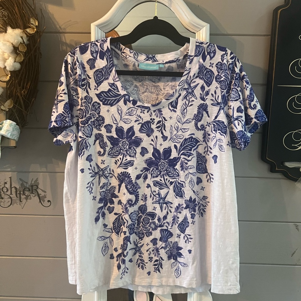 Blue and White Floral Short Sleeve Tee